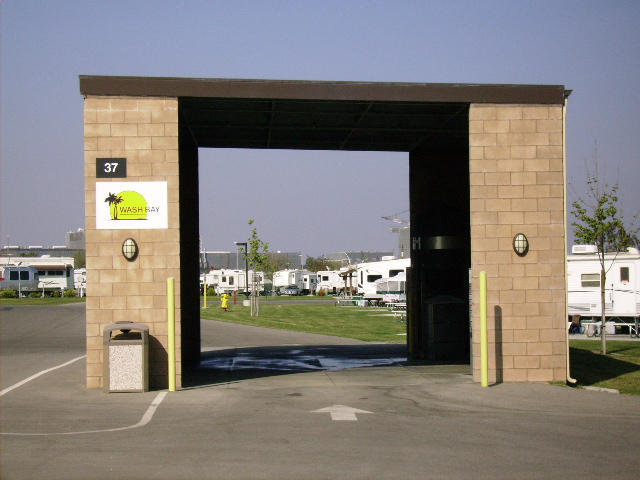 Wash bay for RVs and TVs